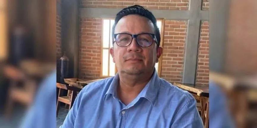 Balean a periodista mientras transmitía en vivo los festejos por la victoria de México