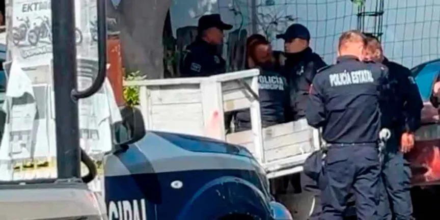 Encuentran muerto a un hombre dentro de una camioneta en Tehuacán