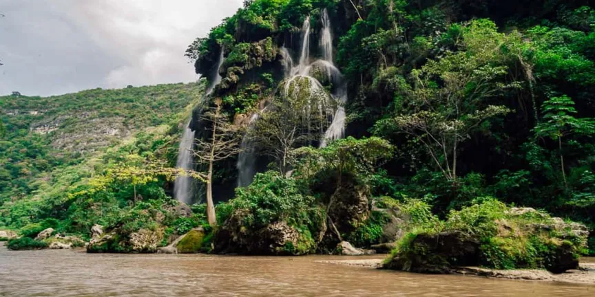 Cascada El Aguacero Chiapas: el paraíso escondido entre selva, ríos subterráneos y grandes cañones naturales