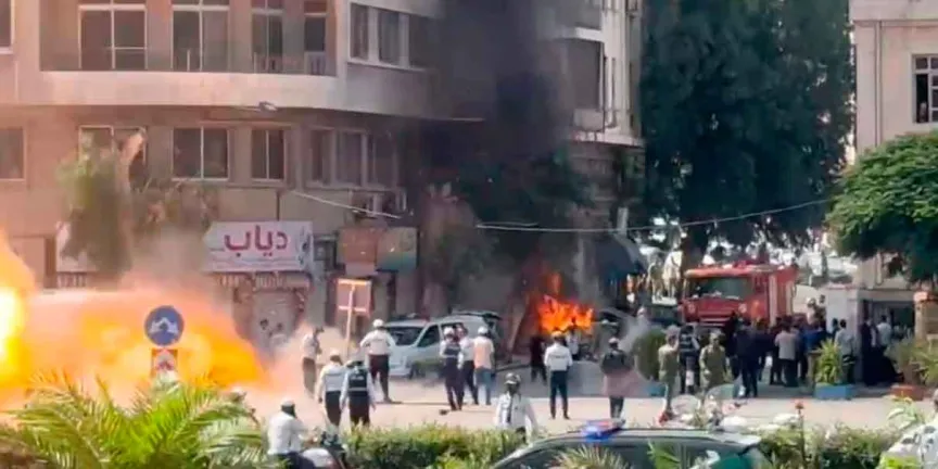Explosiones sacuden Damasco durante visita de Emmanuel Macron; presidente francés resulta ileso