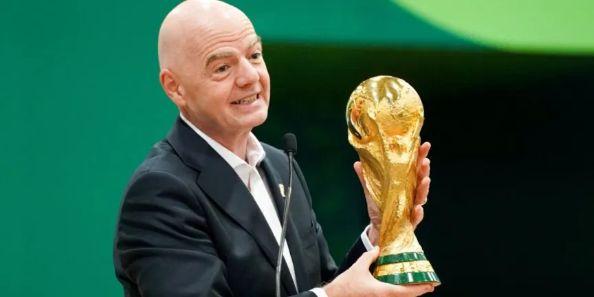 Eurodiputados exigen investigar a Infantino por caso Balogun