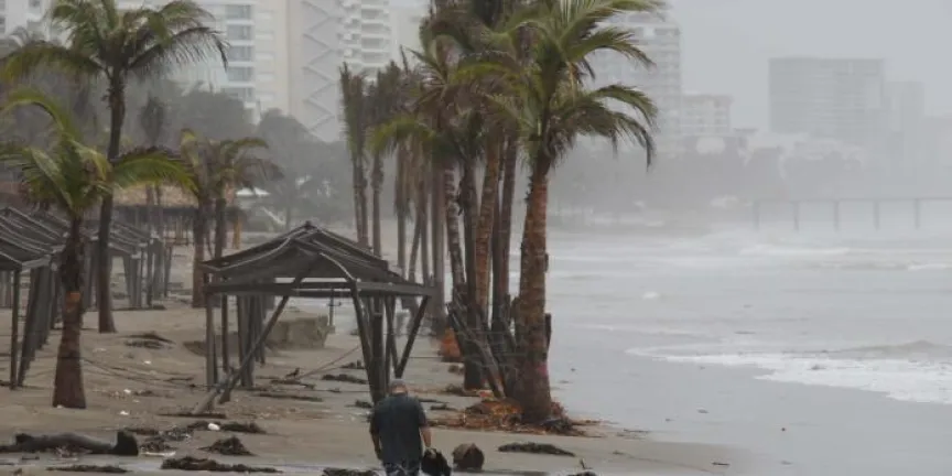 Alerta por Genevieve sube a categoría 4 y amenaza con lluvias e inundaciones