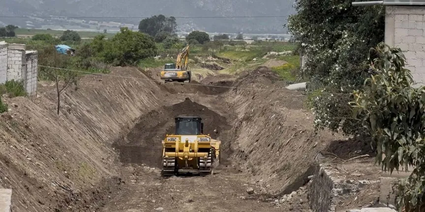 Continúan labores de limpieza en barranca de Serdán tras contingencia por lluvias