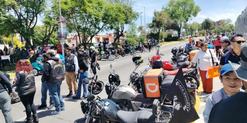 Motociclistas protestan y rechazan uso de chip; el Congreso ofrece diálogo sin cambios