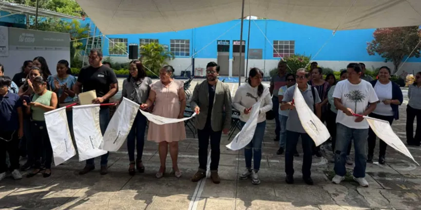 Más obras en Atlixco en beneficio de la educación; inician construcción de techado