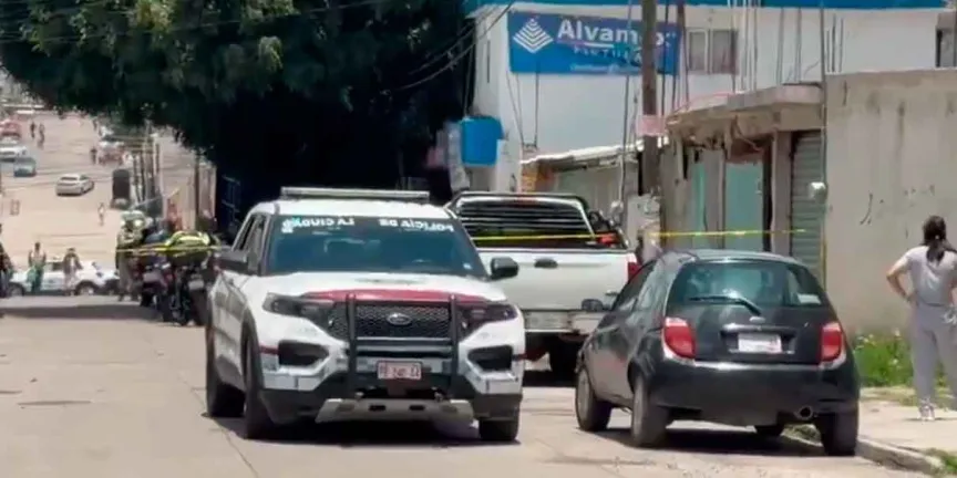 Sujetos entran a una estética y disparan contra un hombre y mujer en el Mercado Morelos