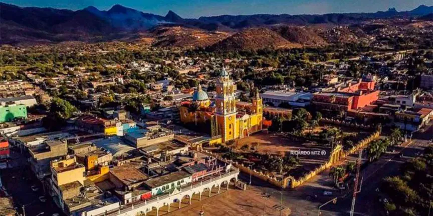 Cabildo de Acatlán no debe ser removido, afirma regidora ante posible Concejo Municipal