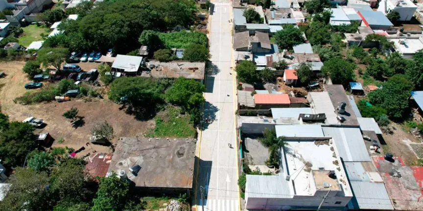 Ariadna Ayala entregó calle adoquinada en la colonia Agrícola de Ocotepec