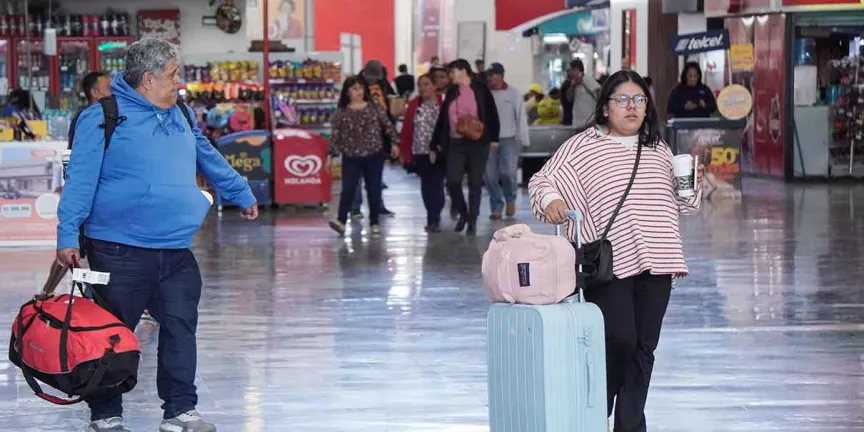 Adultos mayores denuncian descuentos negados en autobuses de Puebla