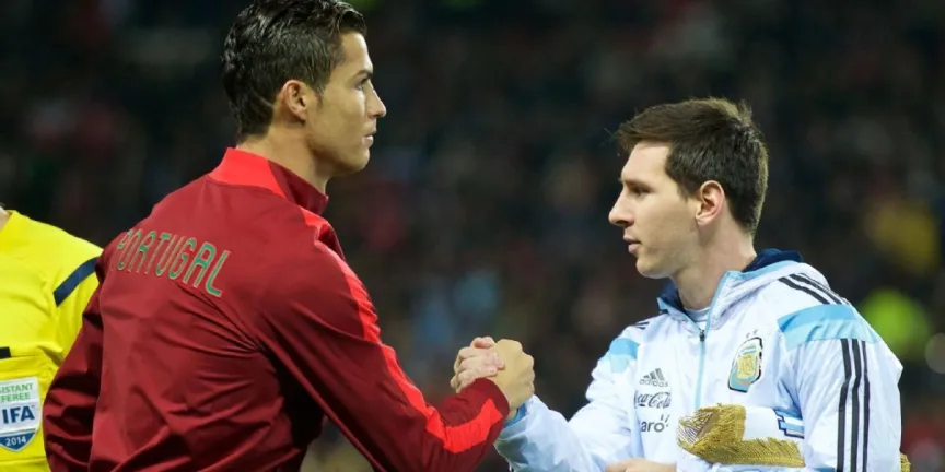 Cristiano Ronaldo acompaña a Lionel Messi tras la muerte de Jorge Messi