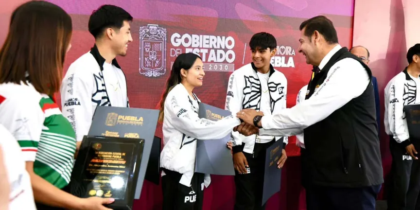 Seis campeones poblanos de Kickboxing brillan con el respaldo del gobierno estatal