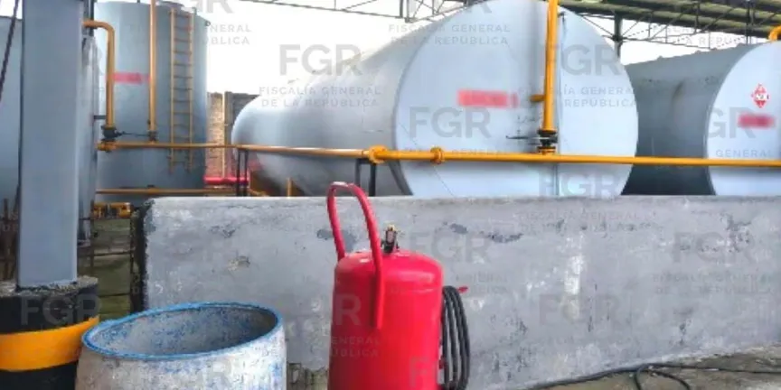Desmantelan centro de huachicol en Jalisco: hallan 30 tractocamiones, 21 pipas y contenedores Magna y Premium