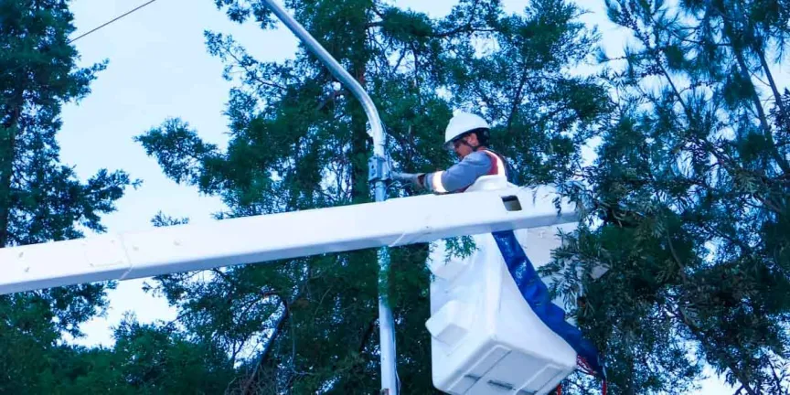 Entrega Gobierno de Pepe Chedraui modernización de 143 luminarias en la México 83