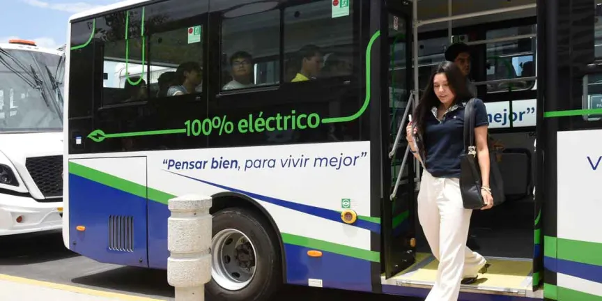 BUAP refuerza movilidad a CU2 con 31 unidades y un autobús eléctrico