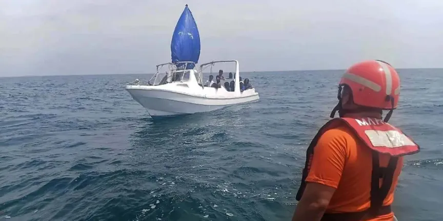 Marina rescata a 16 cubanos tras quedar a la deriva cerca de Yucatán