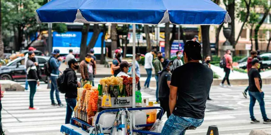 México suma empleo, pero la informalidad rompe récord con 34.1 millones