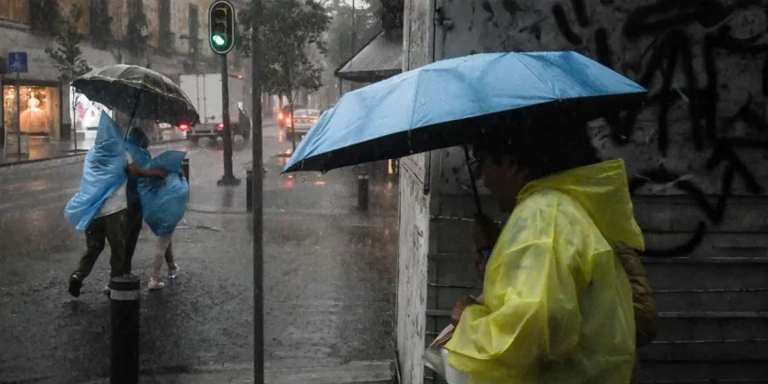 Monzón y ondas tropicales golpean México con lluvias muy fuertes este lunes