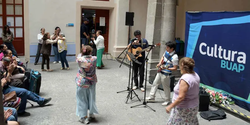 BUAP dedica jornada cultural a personas mayores en Casa de las Bóvedas