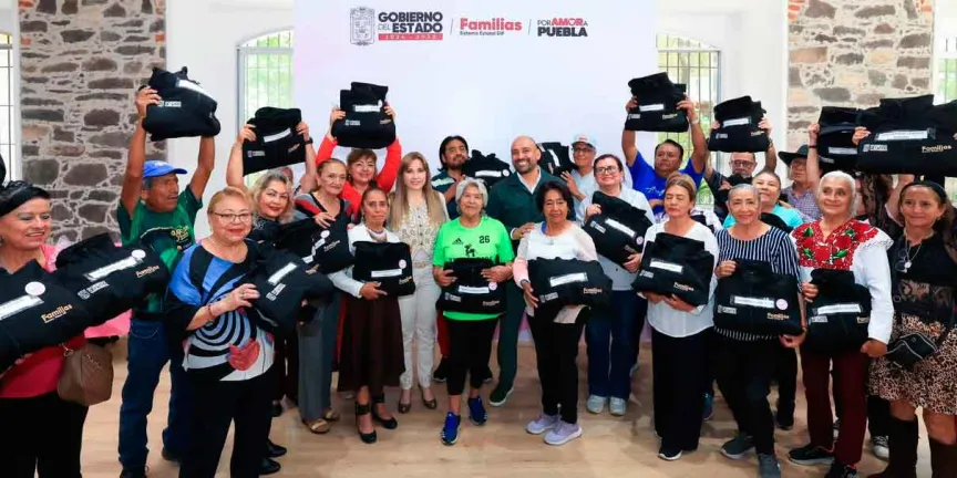 Puebla lista para las Olimpiadas de Oro 2026; Ceci Arellano entrega uniformes a delegación estatal