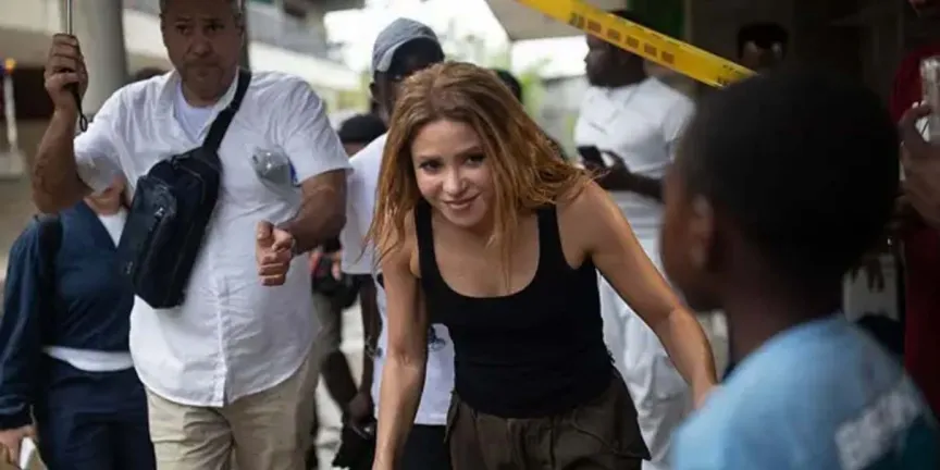 Shakira recorre zona afectada por terremoto en Colombia y anuncia reconstrucción de escuelas