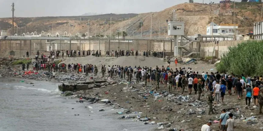 Suben a 72 los migrantes muertos en la crisis entre Marruecos y Ceuta; España refuerza la frontera