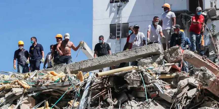 Terremoto de 7.4 sacude Colombia: buscan sobrevivientes entre los escombros tras dejar decenas de muertos