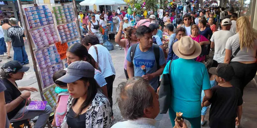 Siete de cada 10 trabajadores en Puebla sobreviven en la informalidad