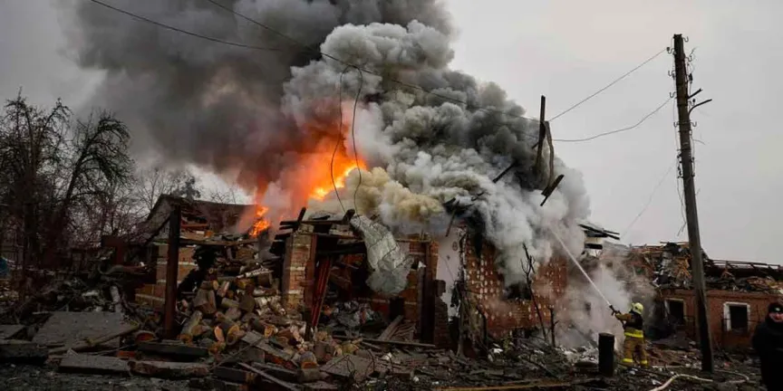 Rusia amenaza a Polonia mientras ataques rozan territorio de la OTAN