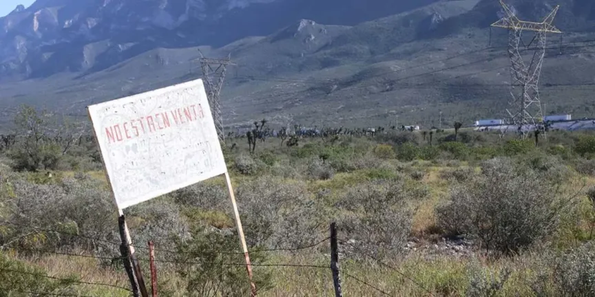 Abuelita desafía al magnate Elon Musk por terrenos vendidos a Tesla en Nuevo León