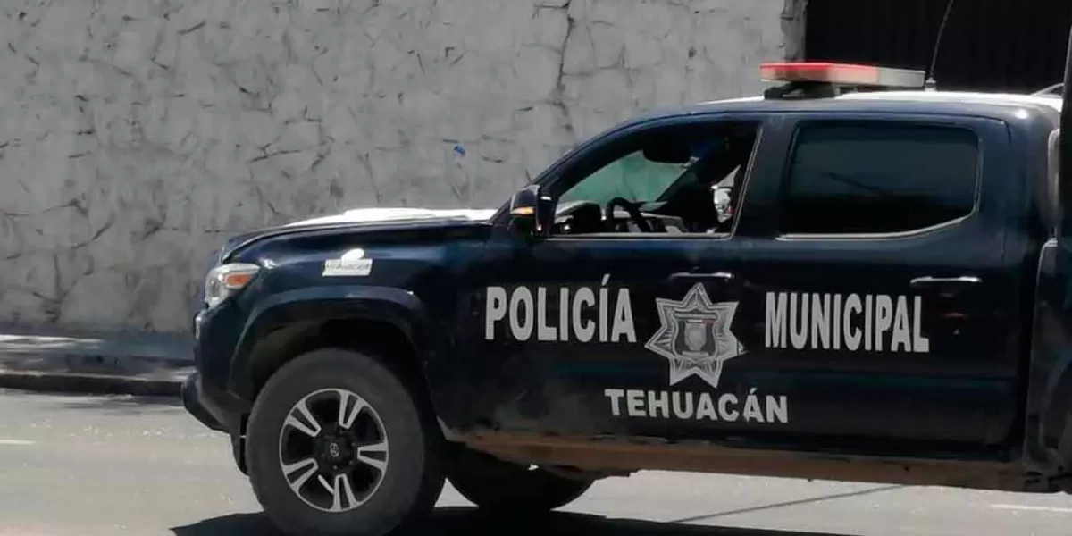 Policías Municipales detienen a sujeto que robó auto en Tehuacán