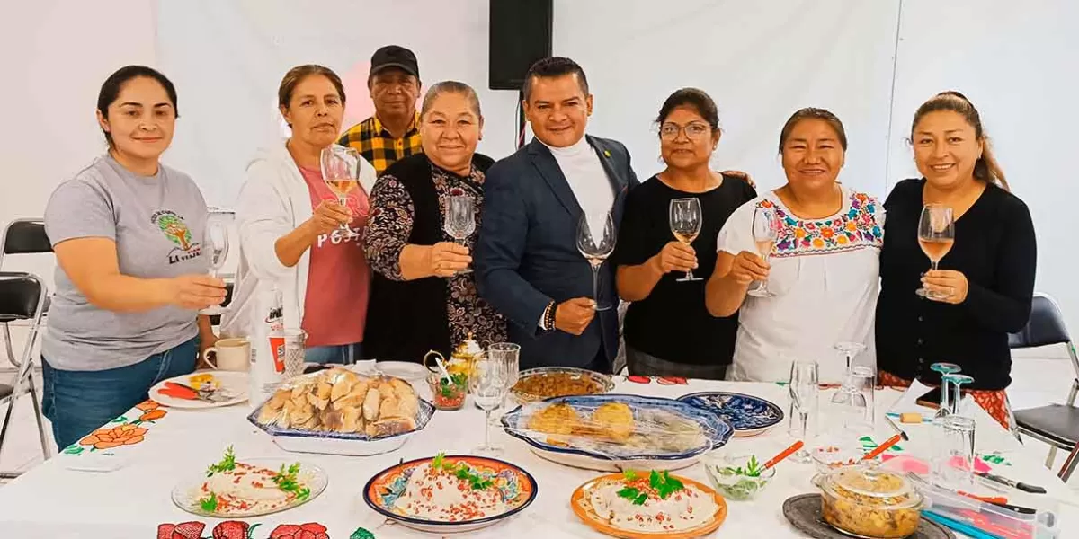 Ante temporada de Chile en Nogada, cocineras tradicionales reciben capacitación